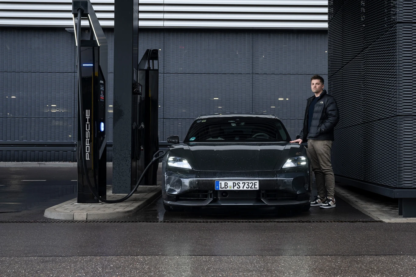 Nowe Porsche Taycan to kolejny poziom wtajemniczenia. Ten lifting zmienił wszystko Nowe Porsche Taycan to kolejny poziom wtajemniczenia. Ten lifting zmienił wszystko