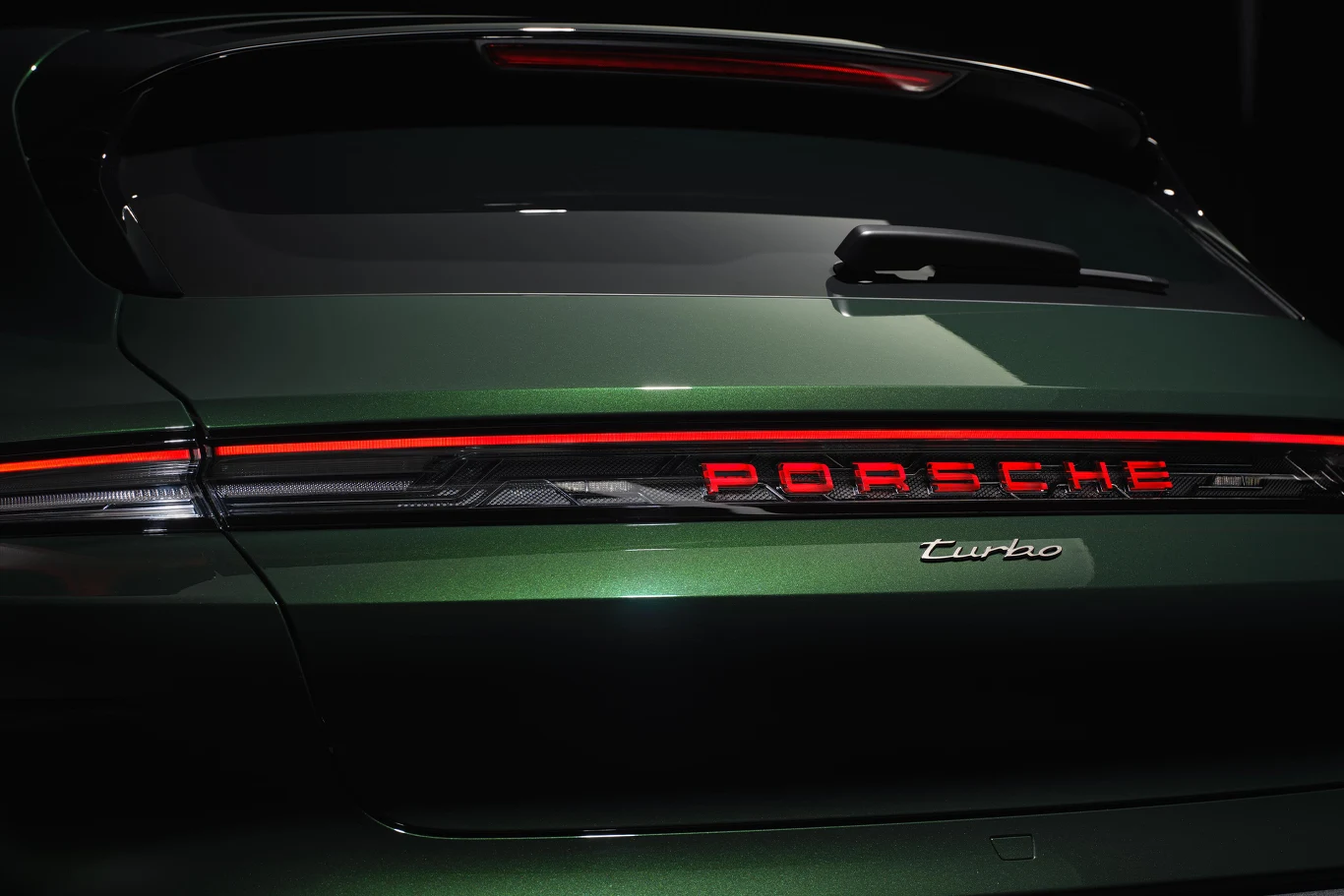 Nowe Porsche Taycan oferuje jeszcze lepsze osiągi i większy zasięg Nowe Porsche Taycan oferuje jeszcze lepsze osiągi i większy zasięg