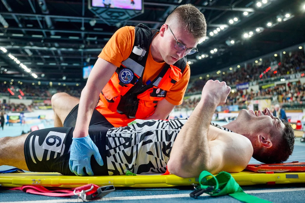 Najlepszy polski sprinter Dominik Kopeć zakończył udział w toruńskim mityngu bardzo pechowo - z kontuzją Najlepszy polski sprinter Dominik Kopeć zakończył udział w toruńskim mityngu bardzo pechowo - z kontuzją