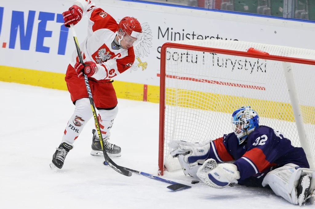 Krystian Dziubiński strzela gola dla Polski