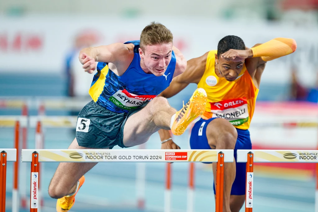 Jakub Szymański w walce z Lorenzo Simonellim. Polak wygrał Orlen Copernicus Cup Jakub Szymański w walce z Lorenzo Simonellim. Polak wygrał Orlen Copernicus Cup