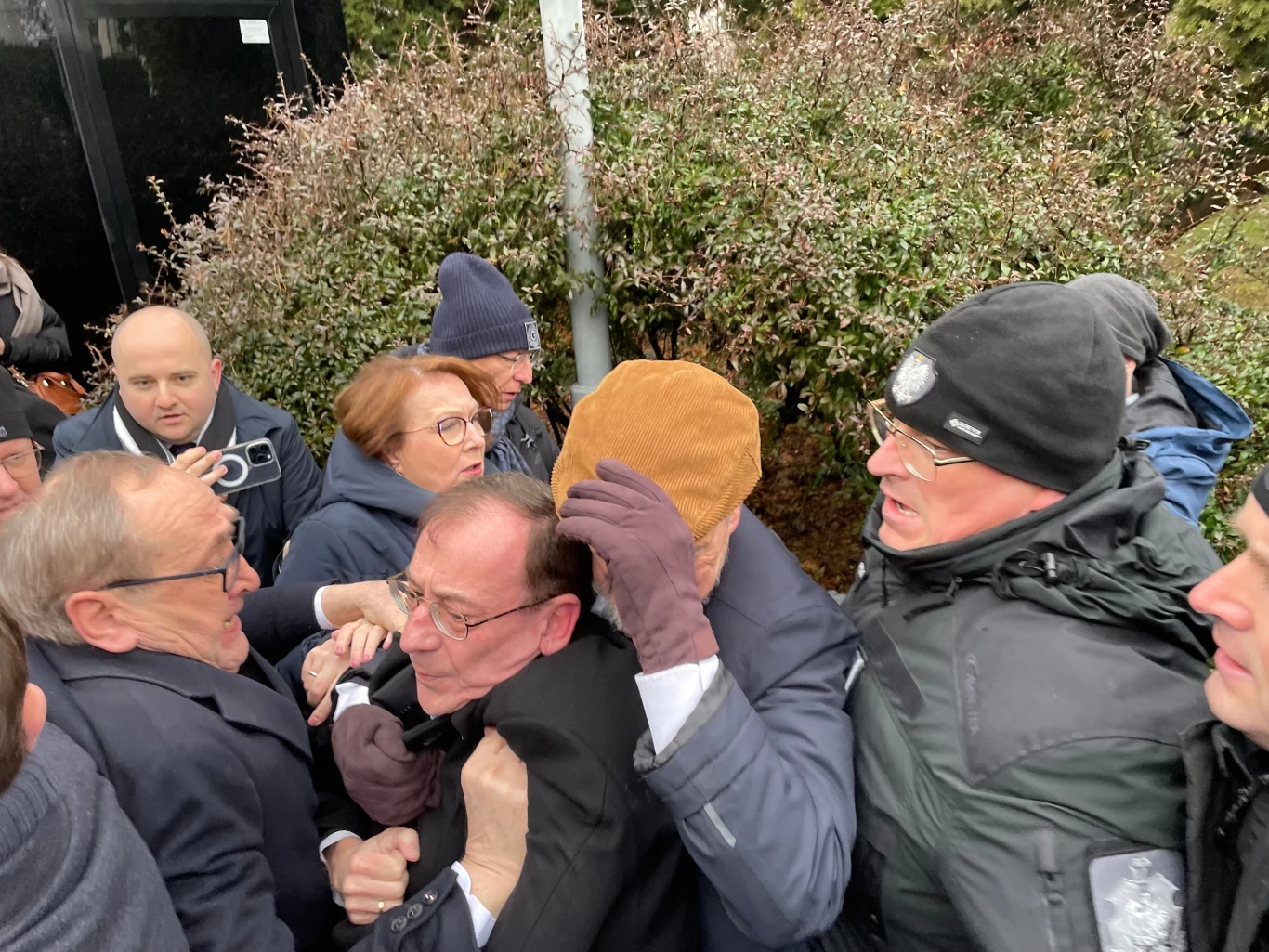 Mariusz Kamiński przed budynkiem Sejmu Mariusz Kamiński przed budynkiem Sejmu