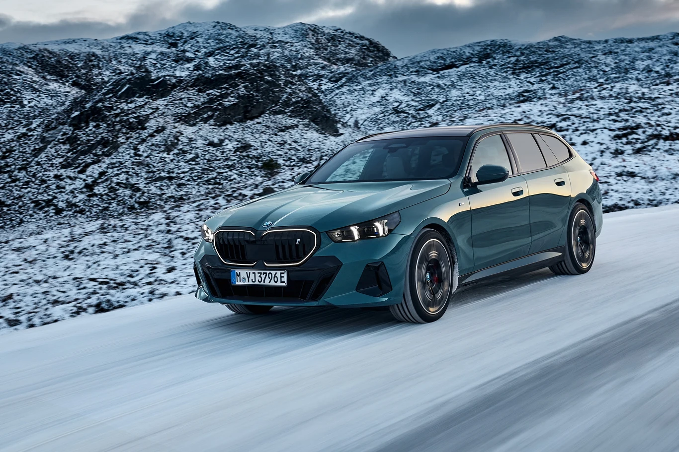 Nowe BMW i5 Touring będzie dostępne w dwóch wersjach - eDrive40 oraz M60 xDrive Nowe BMW i5 Touring będzie dostępne w dwóch wersjach - eDrive40 oraz M60 xDrive