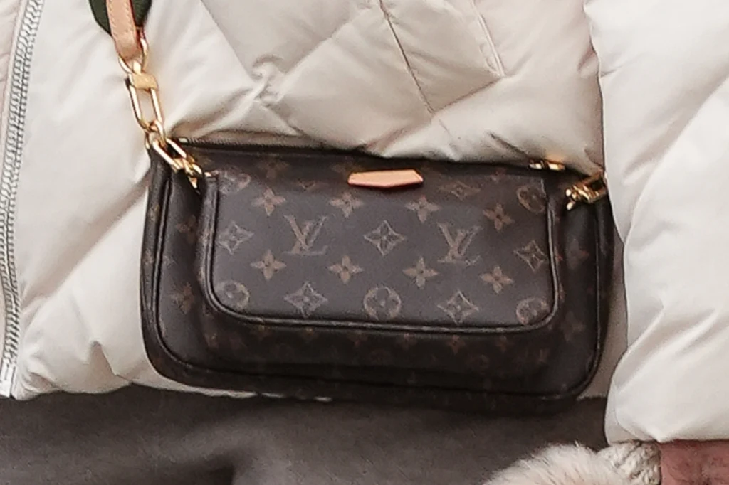 Dba jednak o to, aby stylizacja była wysmakowana Dba jednak o to, aby stylizacja była wysmakowana