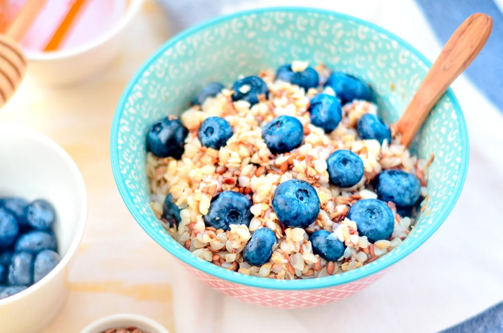 Płatki gryczane mają niski indeks glikemiczny i są bezglutenowe