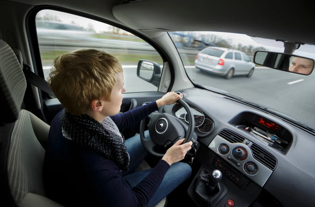 Kierowca kupujący swoje pierwsze auto używane w Niemczech ma do dyspozycji o 13 tys. zł więcej, niż średnia cena używanego samochodu w Polsce 