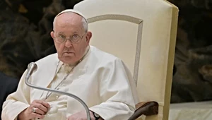 Papież Franciszek zarzucił hipokryzję tym, którzy krytykują jego decyzję