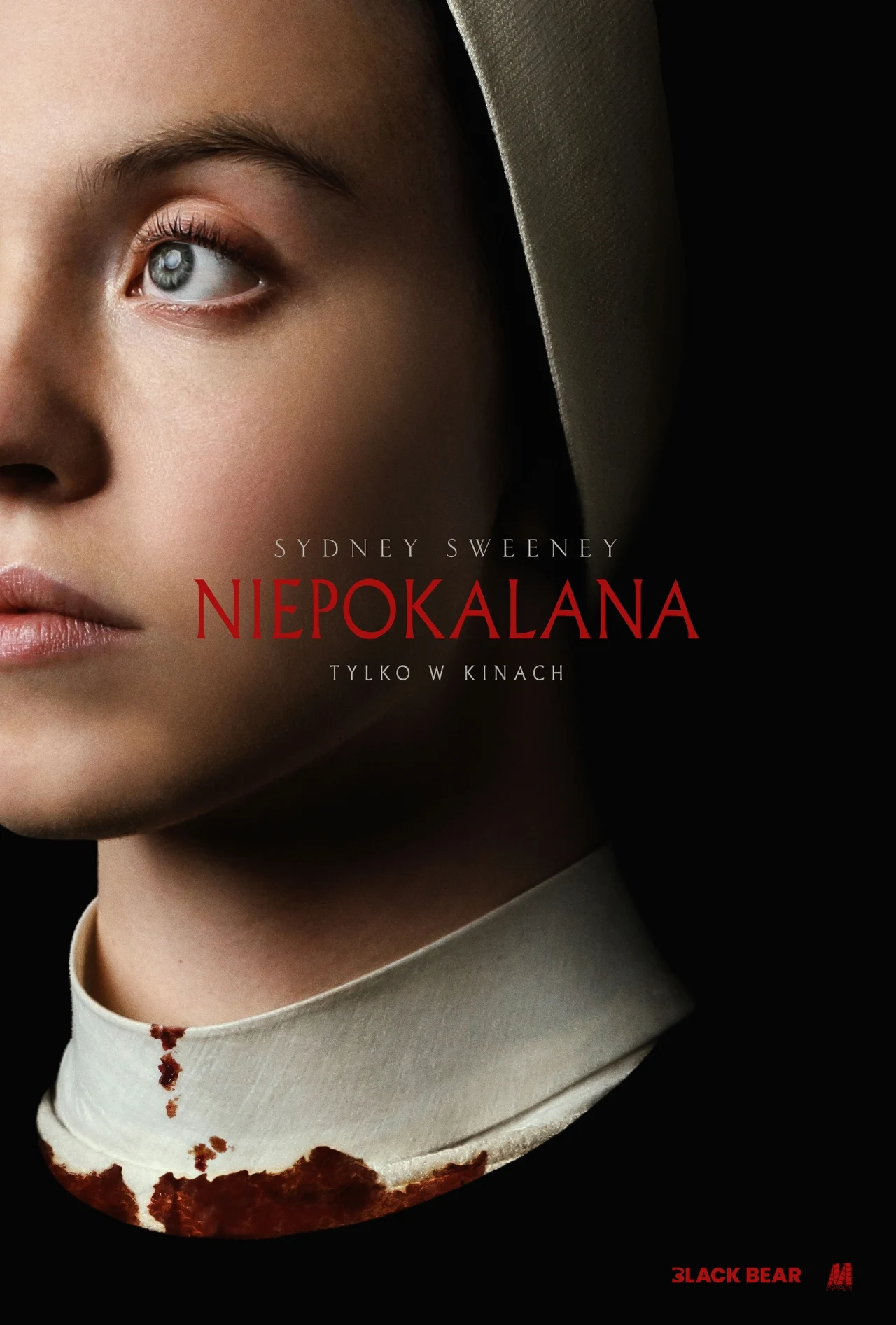Sydney Sweeney na plakacie filmu "Niepokalana"