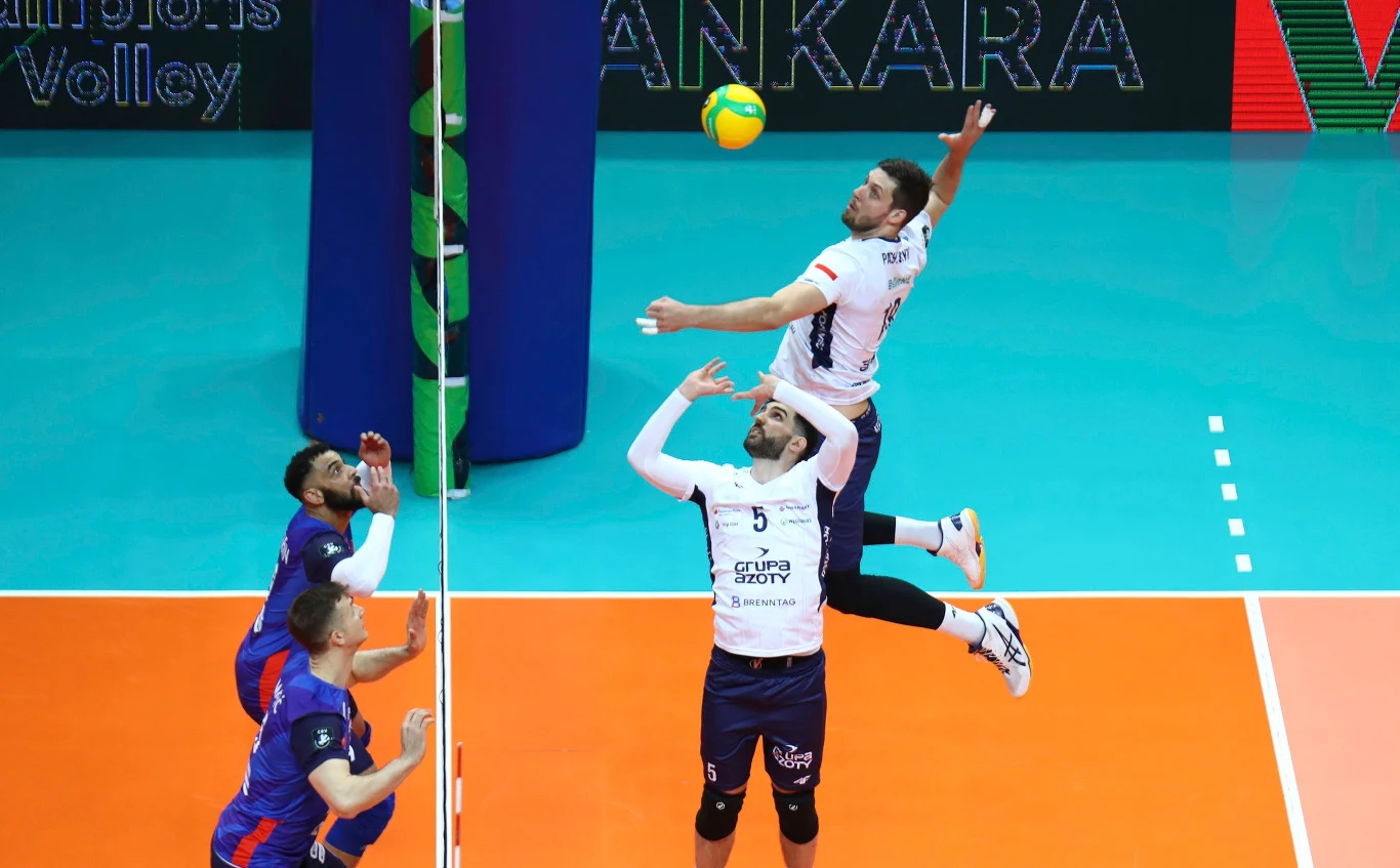 Wystawia Marcin Janusz