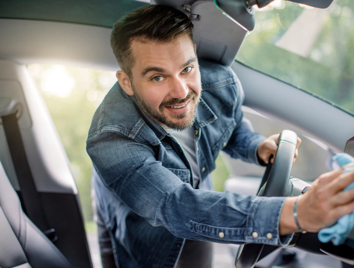 Jak skutecznie wyczyścić wnętrze swojego auta? Jak skutecznie wyczyścić wnętrze swojego auta?