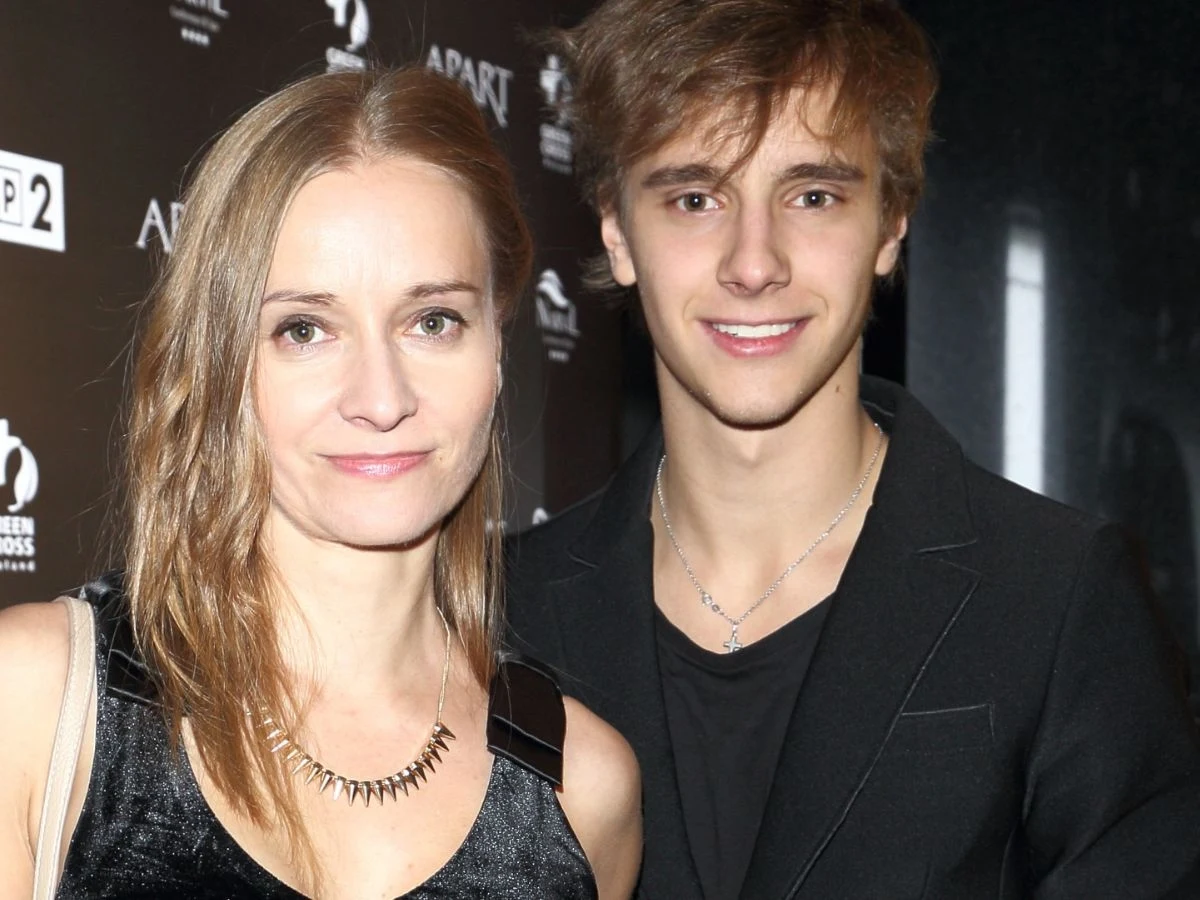 Maciej Musiał z mamą