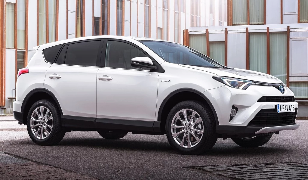 Toyota RAV4 po face liftingu z 2016 roku wygląda bardziej wyraziście i wciąż atrakcyjnie