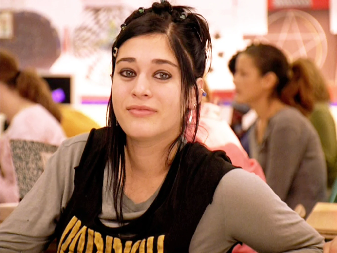 Lizzy Caplan w filmie "Wredne dziewczyny"