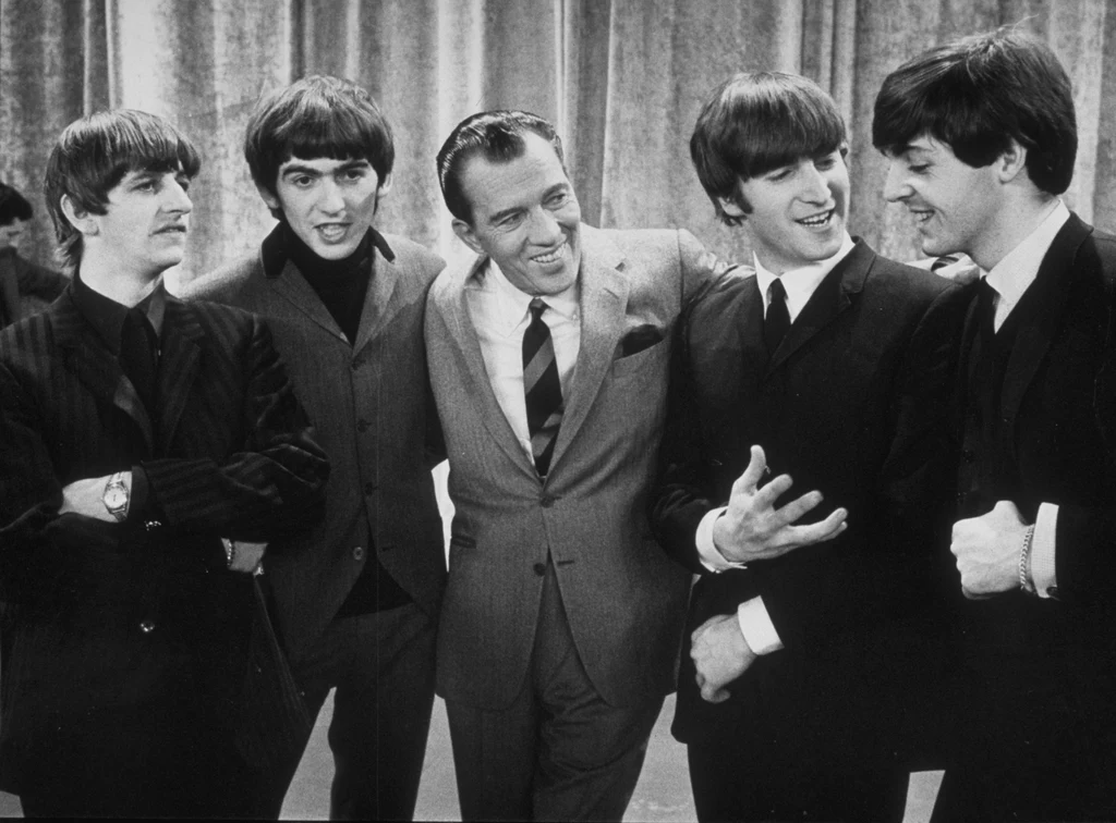 The Beatles i Ed Sullivan po historycznym występie w amerykańskiej telewizji