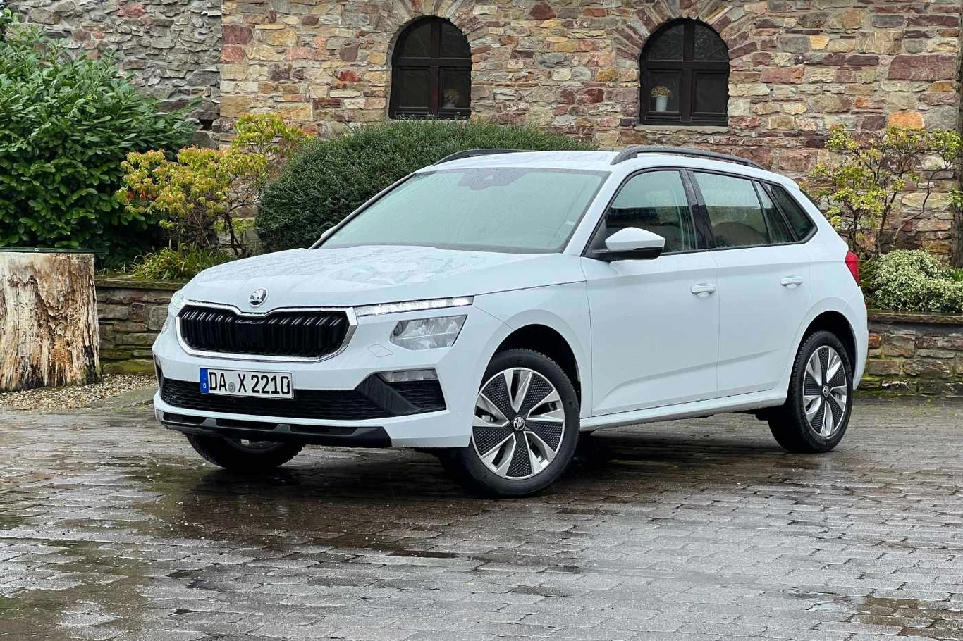 Skoda Kamiq w podstawowej wersji wyposażenia wygląda dość skromnie. Co innego w Edition 130. Skoda Kamiq w podstawowej wersji wyposażenia wygląda dość skromnie