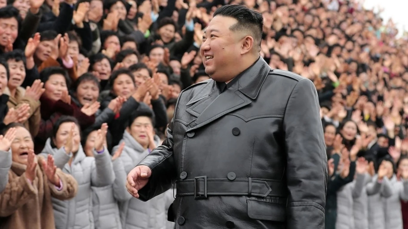 Kim Dzong Un zabrał na oficjalną wizytę swoją córkę Kim Dzong Un zabrał na oficjalną wizytę swoją córkę