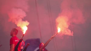 Kibice Wisły Kraków podczas meczu z Puszczą Niepołomice. Po nim otrzymali zakaz wyjazdu na dwa spotkania, a następnie rozpoczął się ogólnopolski bojkot 
