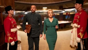 Matthias Schoenaerts i Kate Winslet w scenie z serialu "Reżim"