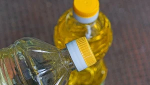 Olej palmowy dodawany jest do margaryn, czekolad ale także ciastek oraz czipsów