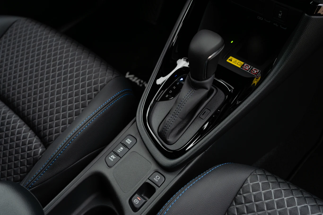 Mocniejsza hybryda Toyoty Yaris rozpędza się od 0 do 100 km/h w 9,2 sekundy. To pół sekundy szybciej, niż w 116-konnej wersji