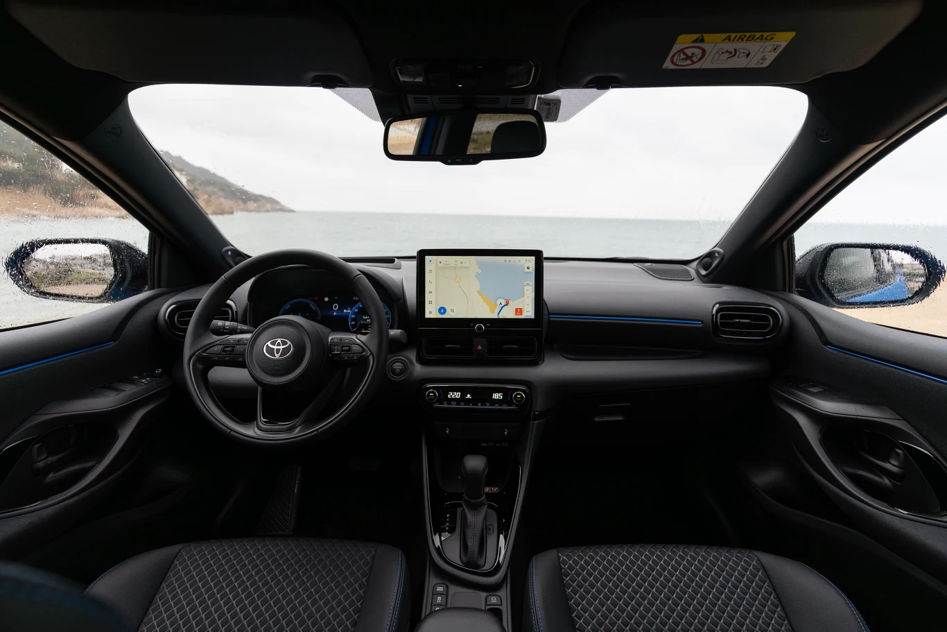 Wersja "Premiere Edition" posiada w standardzie większy ekran multimedialny, cyfrowe wskaźniki i wyświetlacz HUD