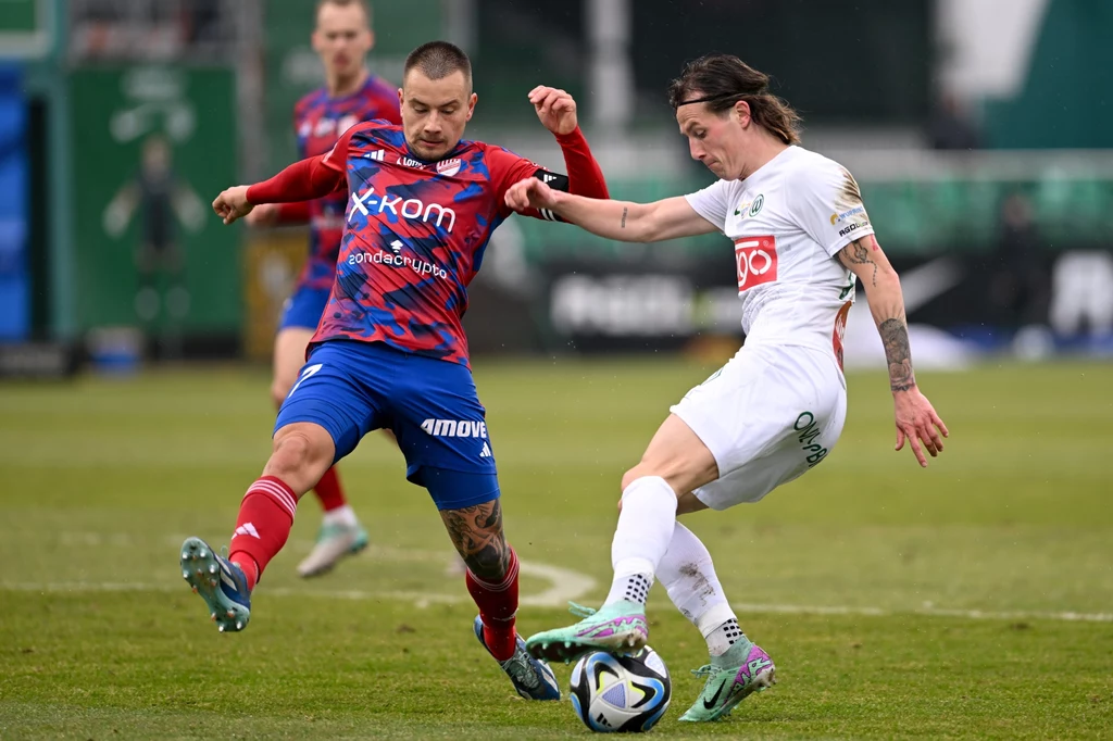Stefan Savić oszukał tu Frana Tudora. A po chwili zdobył bramkę na 2:0 dla Warty Stefan Savić oszukał tu Frana Tudora. A po chwili zdobył bramkę na 2:0 dla Warty