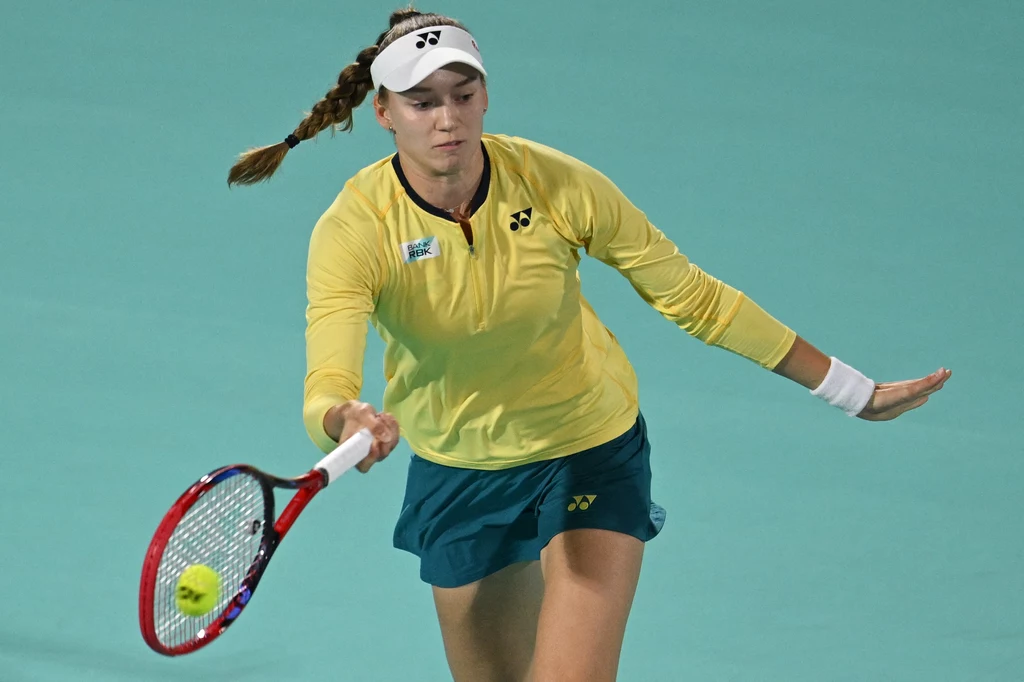Jelena Rybakina podczas turnieju WTA 500 w Abu Zabi Jelena Rybakina podczas turnieju WTA 500 w Abu Zabi