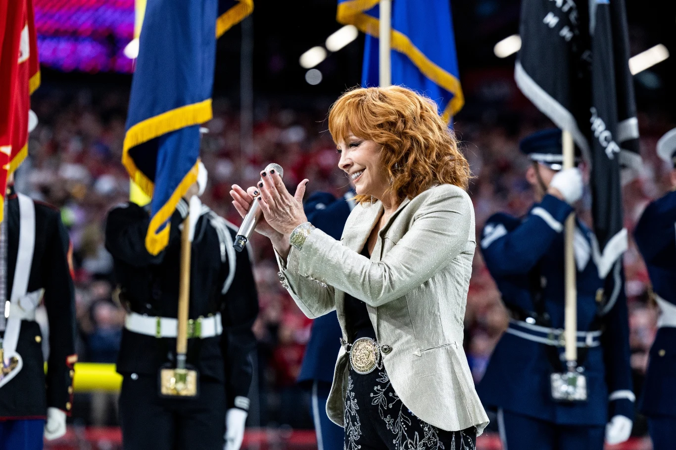 Reba McEntire zaśpiewała amerykański hymn podczas Super Bowl 2024 Reba McEntire zaśpiewała amerykański hymn podczas Super Bowl 2024