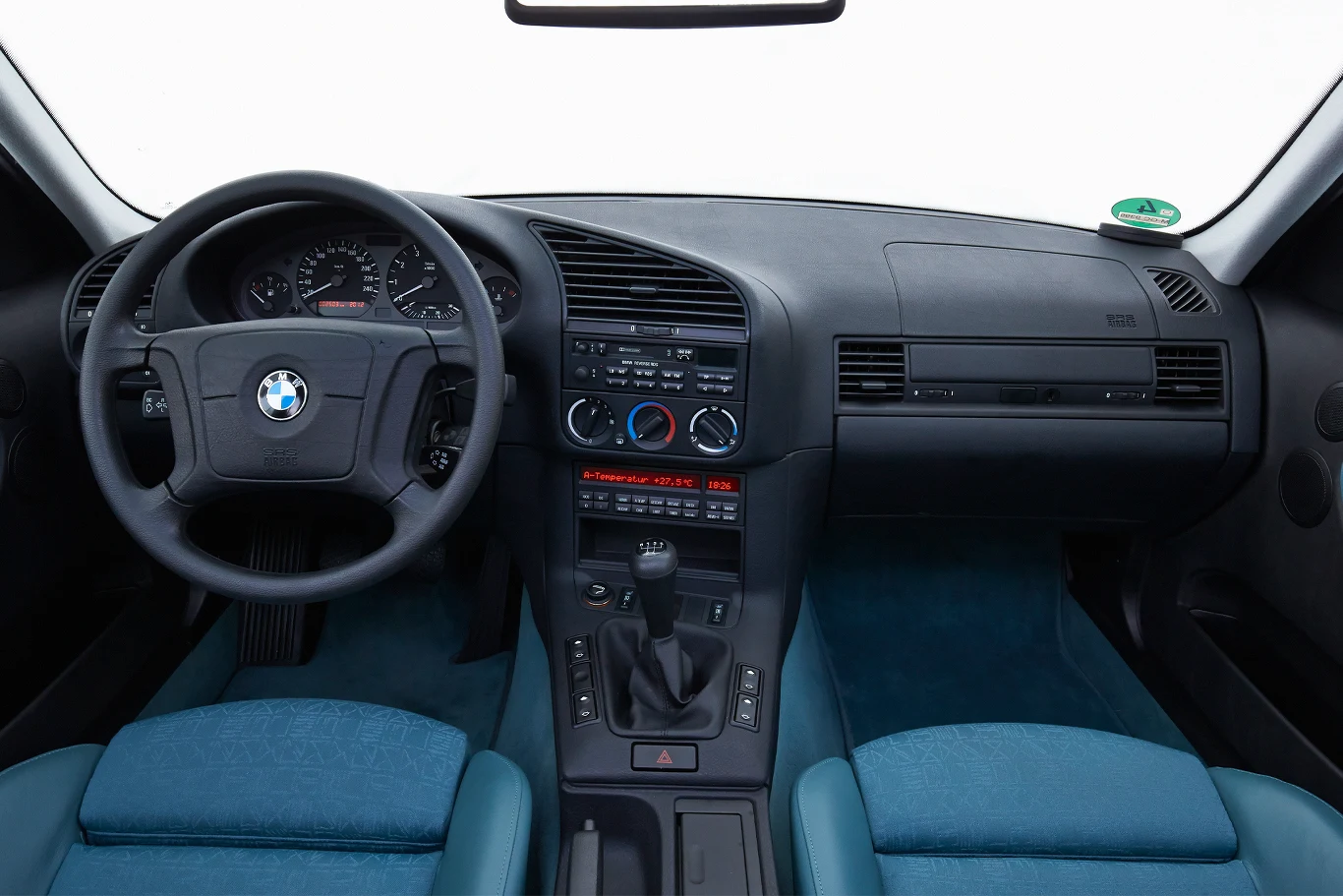 Syn Krzysztofa Rutkowskiego marzy o takim widoku. 10-latek chciałby zasiąść za sterami BMW E36 Syn Krzysztofa Rutkowskiego marzy o takim widoku. 10-latek chciałby zasiąść za sterami BMW E36