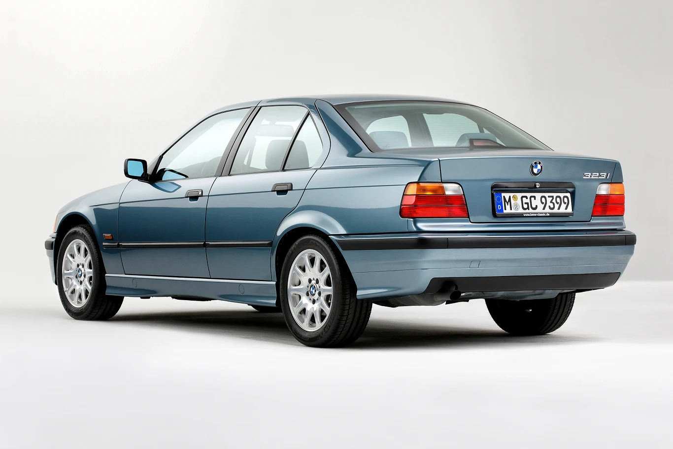 Coraz ciężej o zadbany egzemplarz. Ceny BMW E36 windują w górę z każdym rokiem Coraz ciężej o zadbany egzemplarz. Ceny BMW E36 windują w górę z każdym rokiem