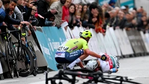 Adrien Petit od razu ruszył na pomoc Manuelowi Pelanverze