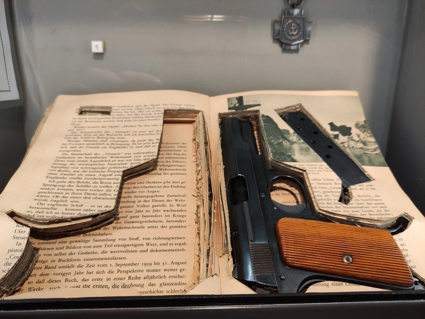 Pistolet Edwarda Heila Pistolet Edwarda Heila