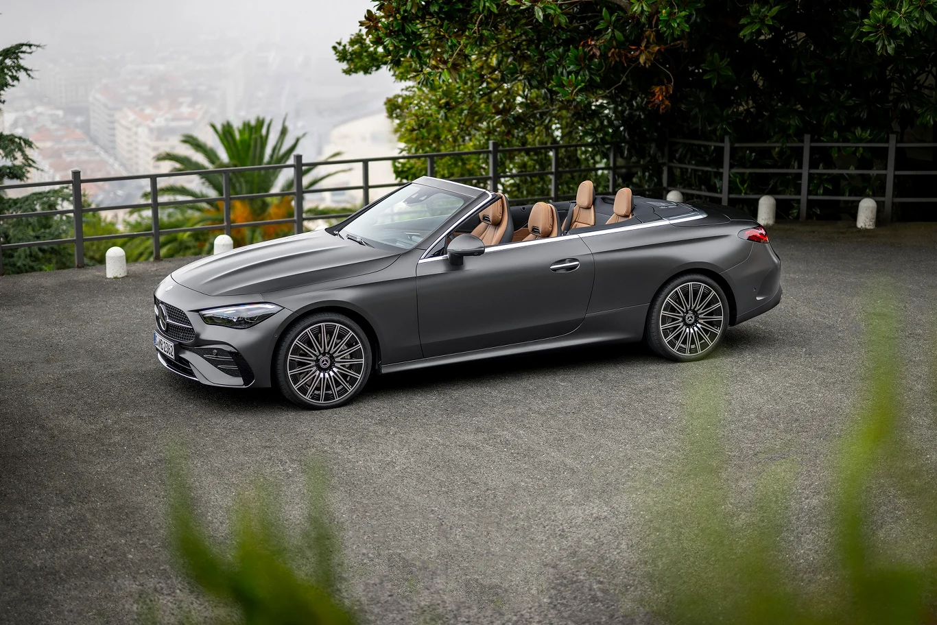 Mercedes CLE Cabriolet debiutuje nad Wisłą. Ceny zaczynają się od 289 800 zł Mercedes CLE Cabriolet debiutuje nad Wisłą. Ceny zaczynają się od 289 800 zł