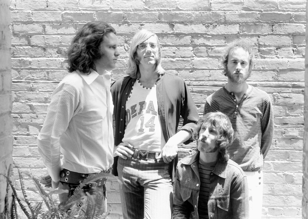 The Doors w latach 60. - Ray Manzarek drugi z lewej, obok Jim Morrison