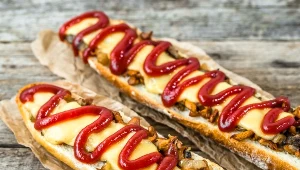 Zrobisz je za grosze, a mają niebiański smak. Te zapiekanki w PRL-u były prawdziwym hitem