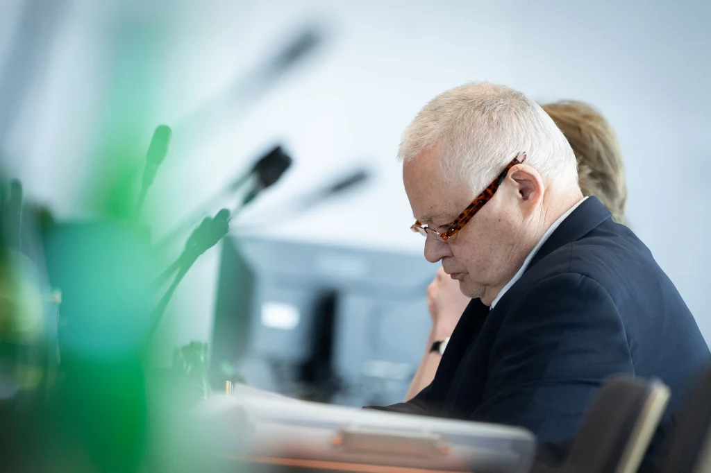 Dobre dane dotyczące sprzedaży detalicznej skłoniły analityków do jednoznacznego prognozowania kolejnej obniżki stóp procentowych Prezes NBP Adam Glapiński na konferencji 8 lutego zasugerował, że w 2024 r. nie należy spodziewać się obniżek stóp procentowych