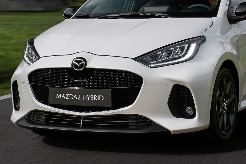 Mazda2 Hybrid doczekała się liftingu. Są zmiany kosmetyczne i lepsze wyposażenie