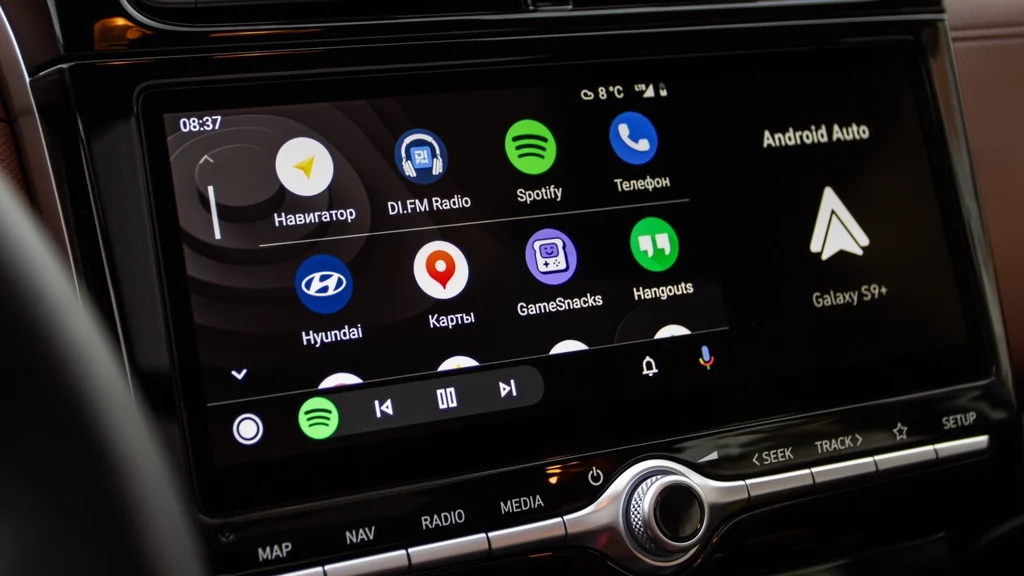 Dzięki Android Auto kierowca nie naraża się na mandat za korzystanie z telefonu