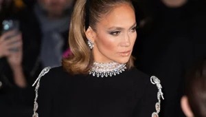 Jennifer Lopez w eleganckiej sukni. Wygląda obłędnie