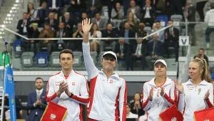 Iga Świątek jest od ponad trzech lat najwyżej klasyfikowaną Polką. Za jej plecami o pozycję rakiety numer dwa walczą: Magda Linette (druga z prawej) i Magdalena Fręch (pierwsza z prawej)