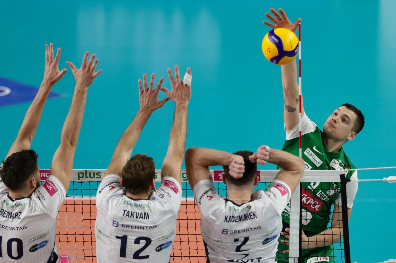 Nicolas Szerszeń (atakuje), przyjmujący Indykpolu AZS Olsztyn