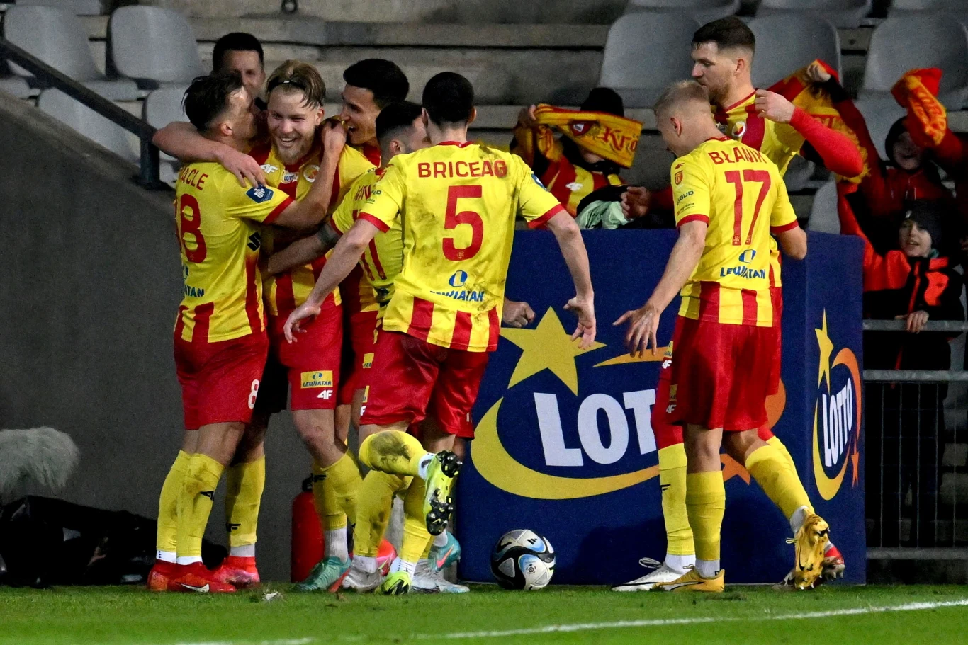Korona Kielce cieszyła się w poniedziałek ze zwycięstwa nad ŁKS-em
