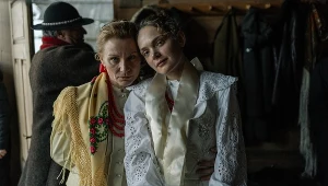 Sandra Drzymalska (z prawej) w scenie z filmu "Biała odwaga"