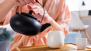 Dodajesz to do gorącej herbaty? Lepiej przestań, bo sobie szkodzisz 