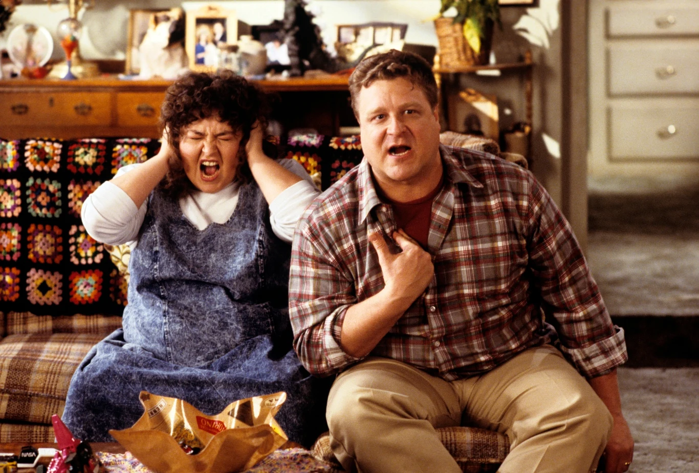 Rosanne Barr i John Goodman w serialu "Rosanne"