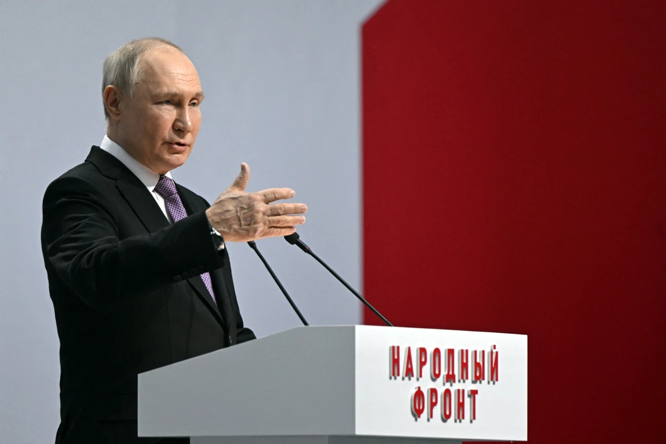 Władimir Putin nie będzie zadowolony z ostatniej decyzji IIHF względem Rosji Władimir Putin nie będzie zadowolony z ostatniej decyzji IIHF względem Rosji