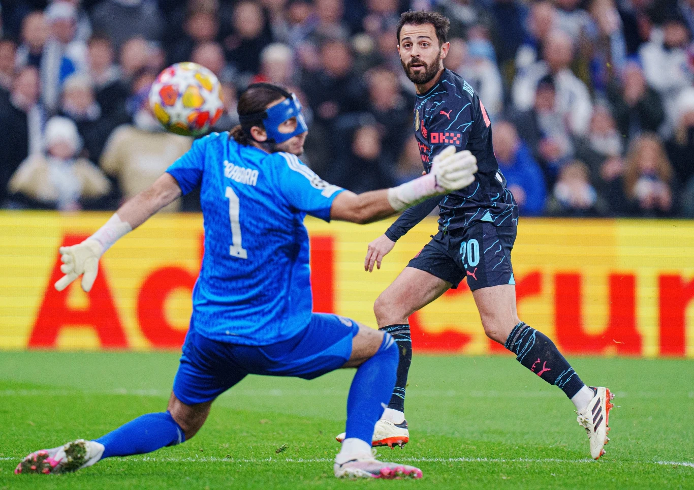 Kamil Graba pokonany przez Bernardo Silvę