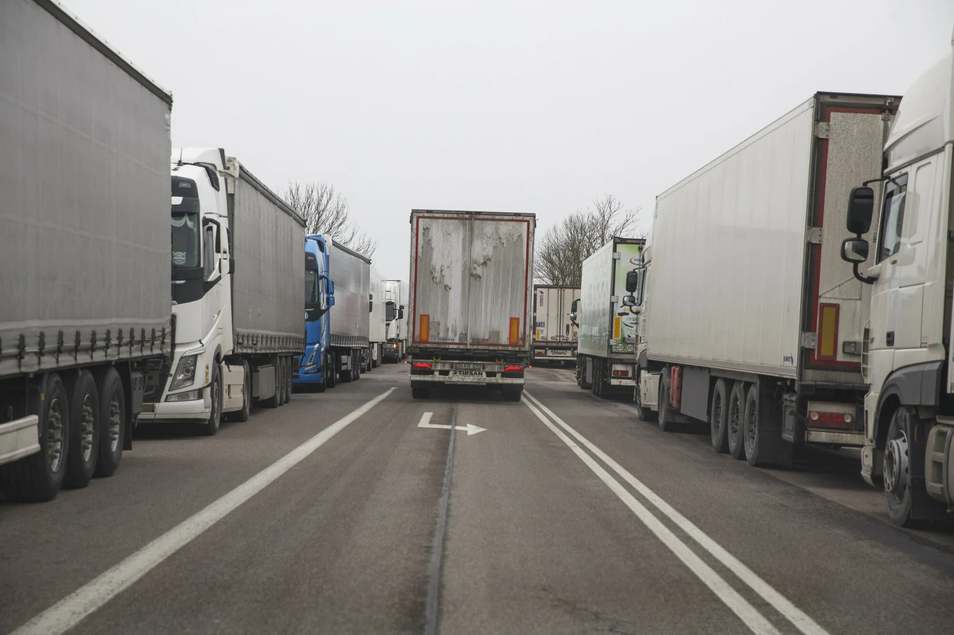 Włosi chcą uratować ciężarówki na olej napędowy. Wzorem rolników - grożą paraliżem europejskich dróg Włosi chcą uratować ciężarówki na olej napędowy. Wzorem rolników - grożą paraliżem europejskich dróg