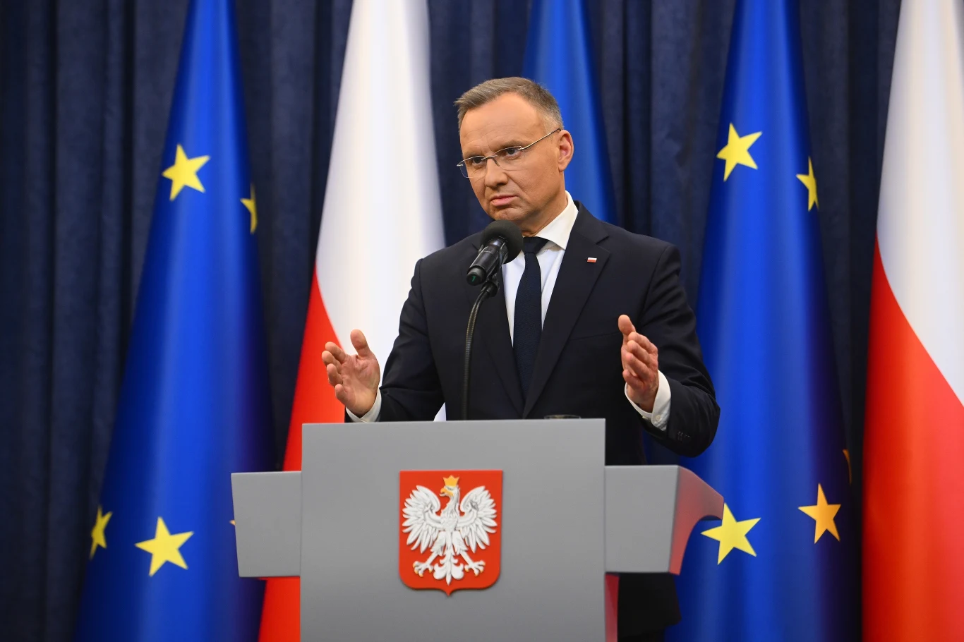 Prezydent Andrzej Duda przed posiedzeniem Rady Gabinetowej Prezydent Andrzej Duda przed posiedzeniem Rady Gabinetowej