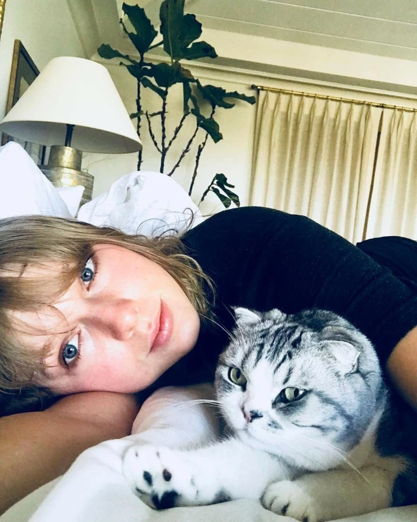 Taylor Swift w towarzystwie kotki Meredith (2018)